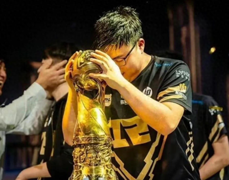 开云体育-包含Rookie爆冷击败RNG，关键助攻引爆全场！的词条